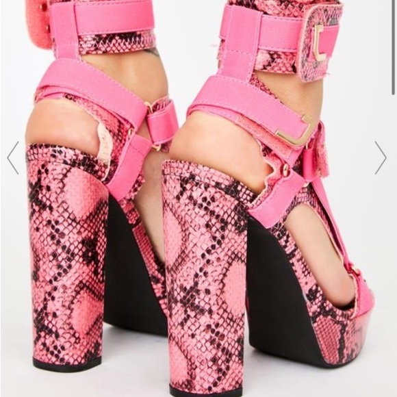Liliana Shoes - New Strappy Caged Elastane
Harness Chunky
Platform high Heel
Sandals
